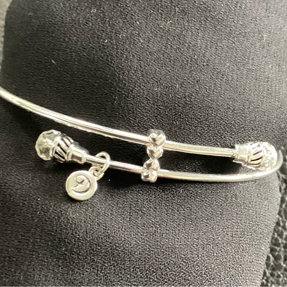Silver bangle “mom” charm bracelet - Picture 4 of 5